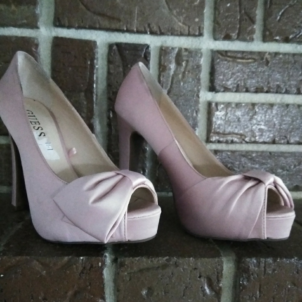 Shoe's - Picture 2 of 6